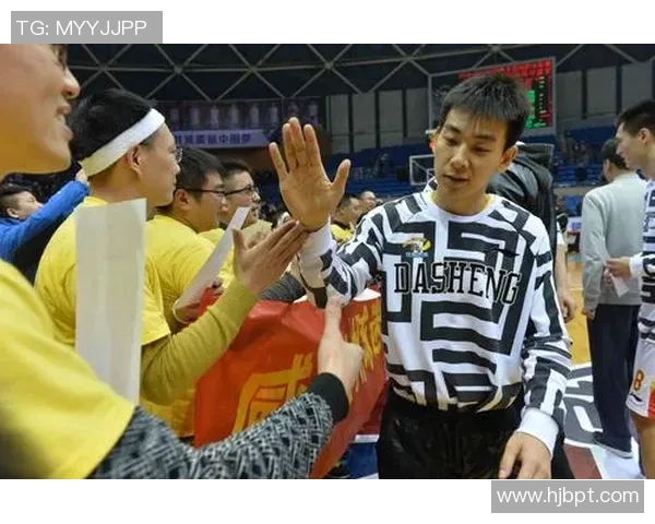 北京篮球队实力之争引发热议球迷观点各异分析深入